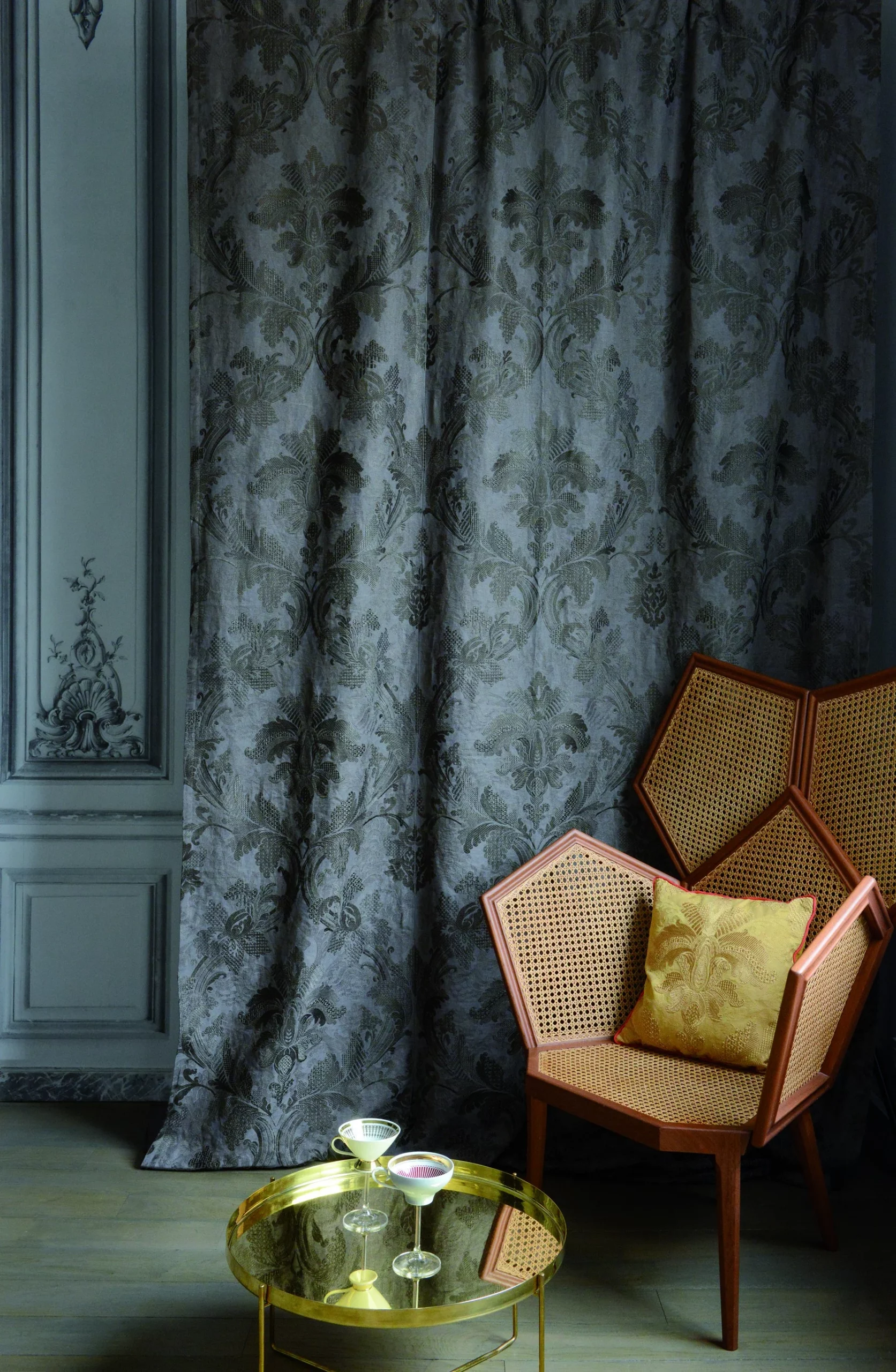 Draperii de in de lux verde smarald cu model clasic