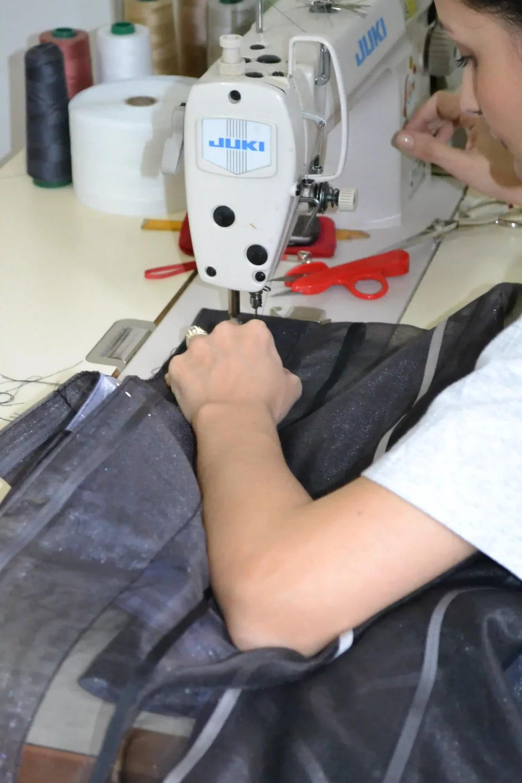 Servicii de confectionare in atelierul de croitorie Decora Design